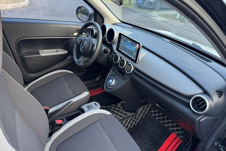 Used ORA Black Cat 2021 301 km Basic Version Interior 2