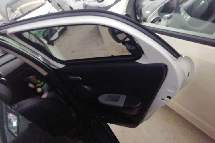 Used ORA Black Cat 2021 351 km Standard Version Interior 6