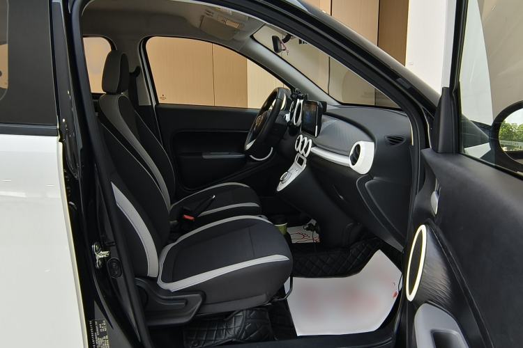 Used ORA Black Cat 2021 301 km Basic Version Interior 6