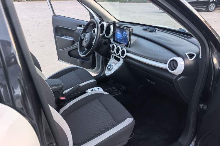 Used ORA Black Cat 2021 301 km Basic Version Interior 7