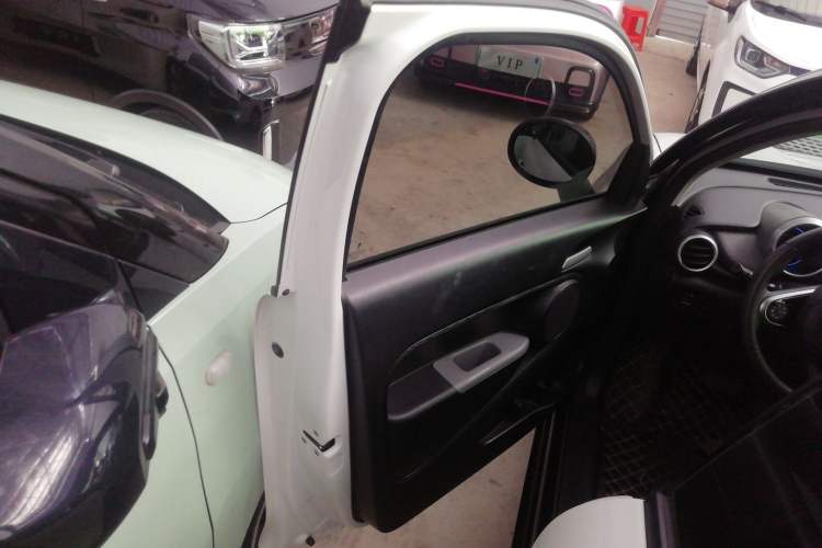 Used ORA Black Cat 2021 351 km Standard Version Interior 7