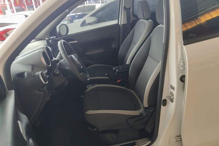 Used ORA Black Cat 2021 301 km Basic Version Left Front Seat