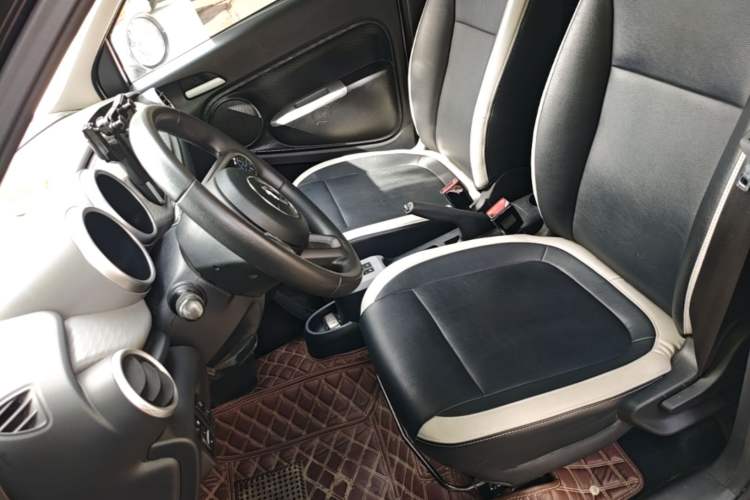 Used ORA Black Cat 2021 301 km Basic Version Left Front Seat