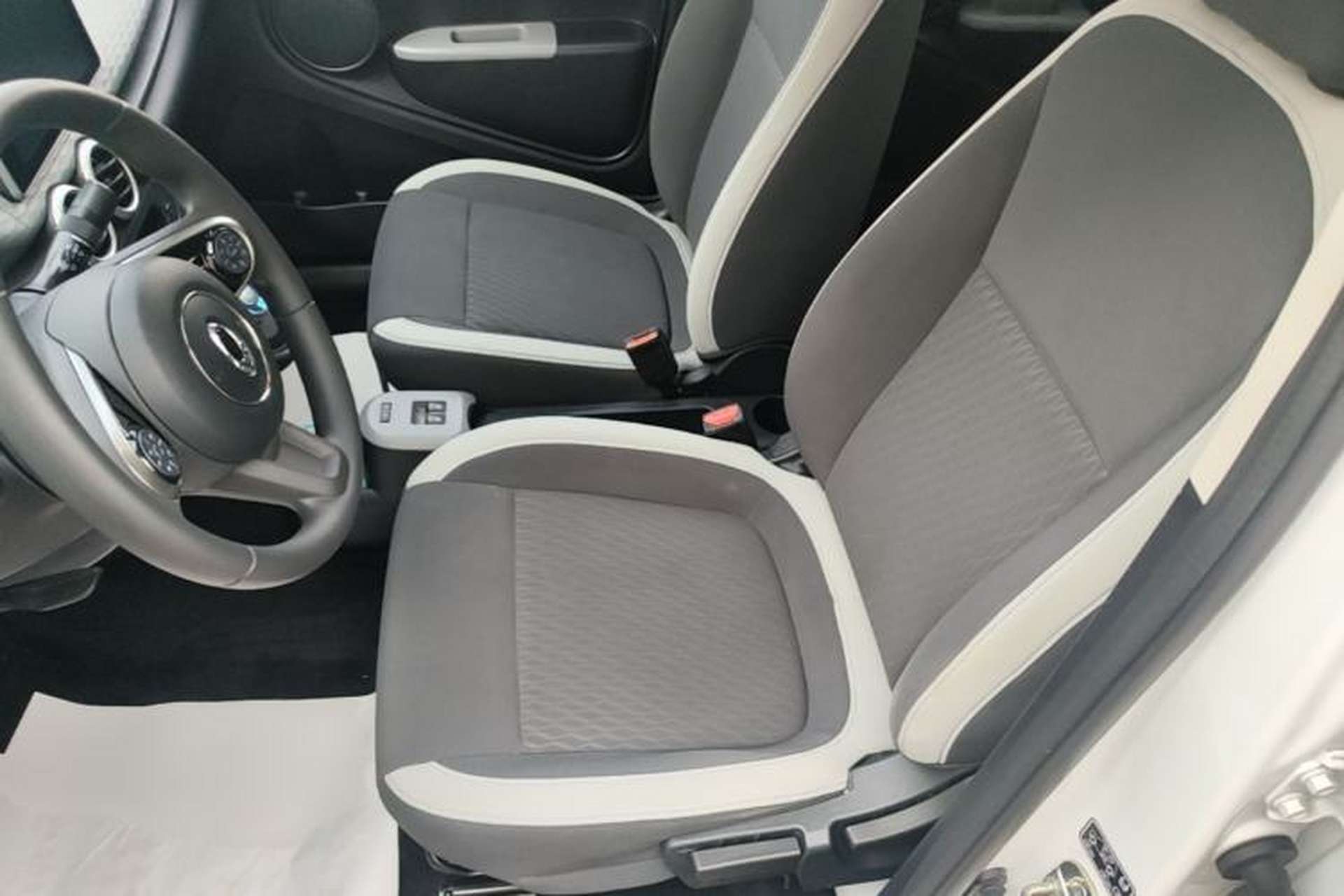 Used ORA Black Cat 2021 351 km Luxury Version Left Front Seat