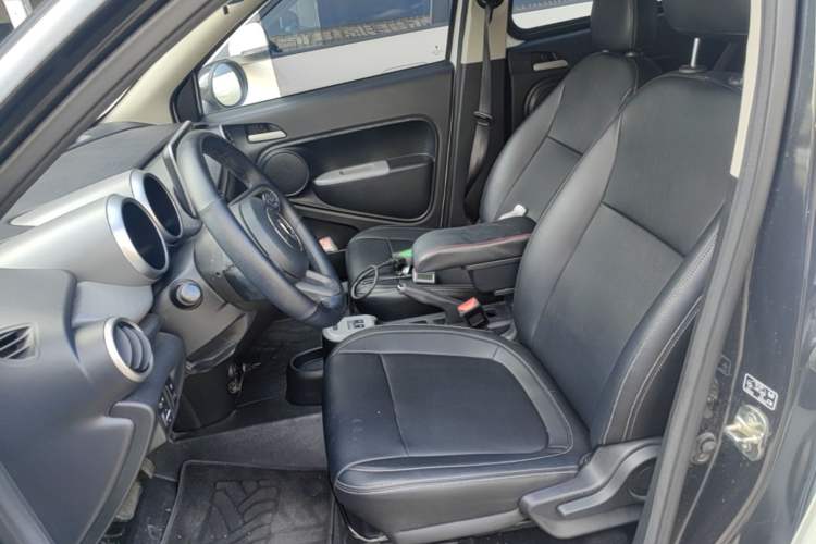 Used ORA Black Cat 2021 301 km Basic Version Left Front Seat