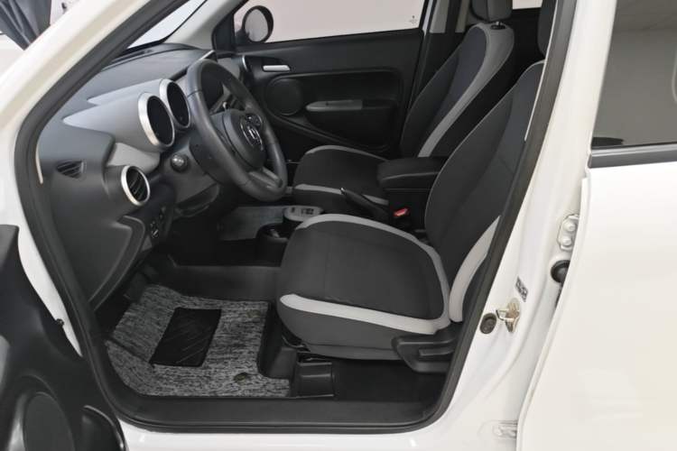 Used ORA Black Cat 2021 301 km Basic Version Left Front Seat