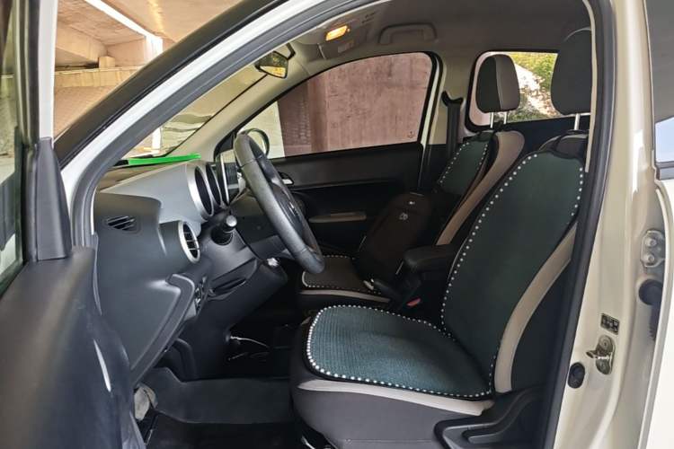 Used ORA Black Cat 2021 301 km Basic Version Left Front Seat