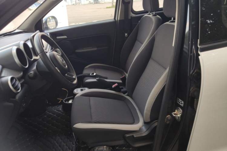 Used ORA Black Cat 2021 301 km Basic Version Left Front Seat