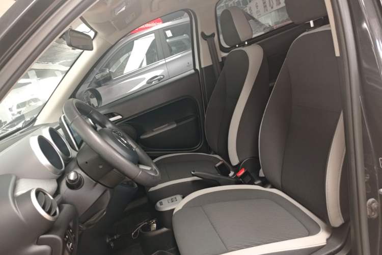 Used ORA Black Cat 2021 301 km Basic Version Left Front Seat
