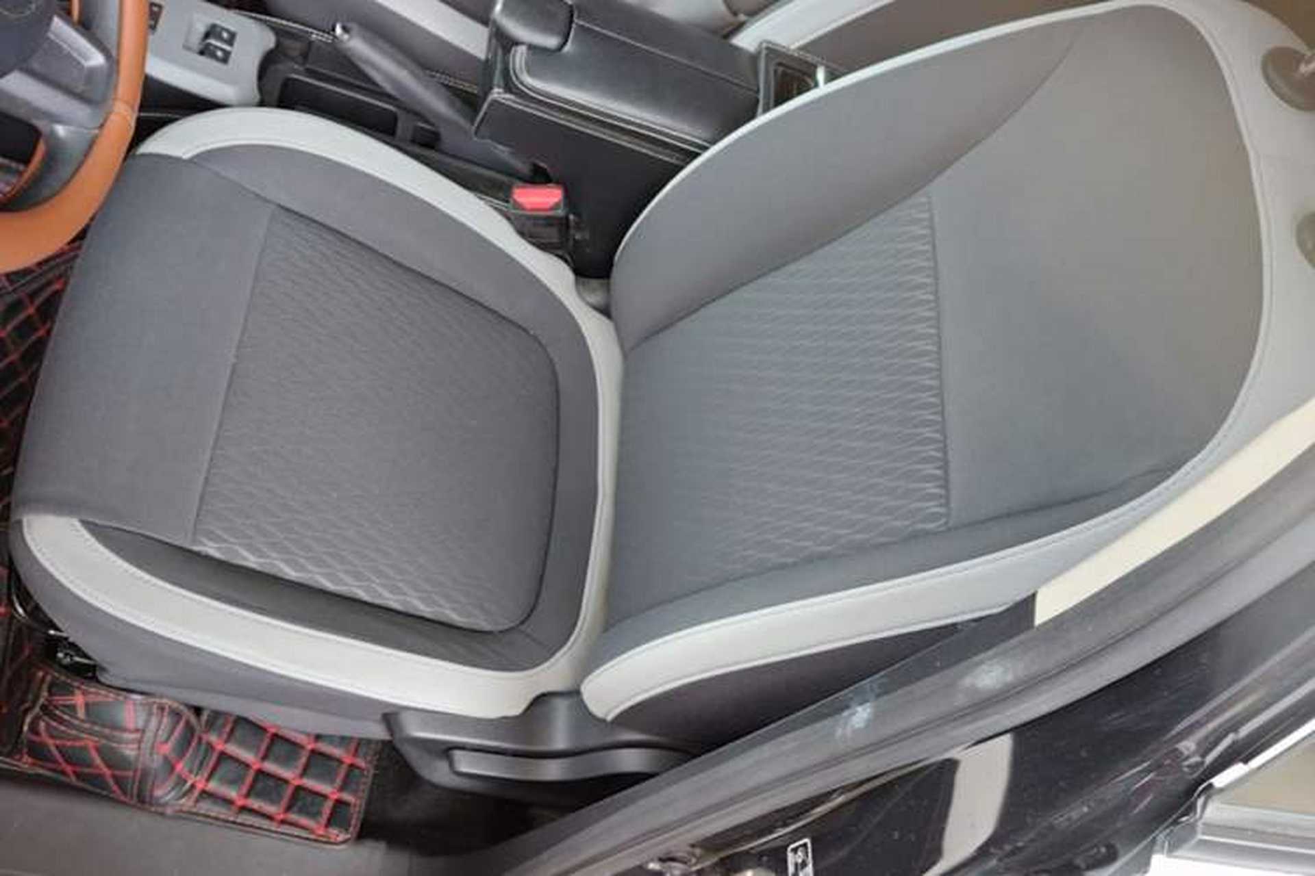 Used ORA Black Cat 2021 301 km Basic Version Left Front Seat