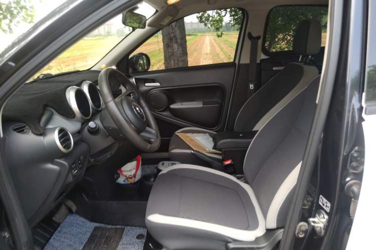 Used ORA Black Cat 2021 301 km Basic Version Left Front Seat