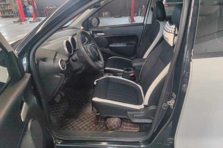 Used ORA Black Cat 2021 301 km Basic Version Left Front Seat