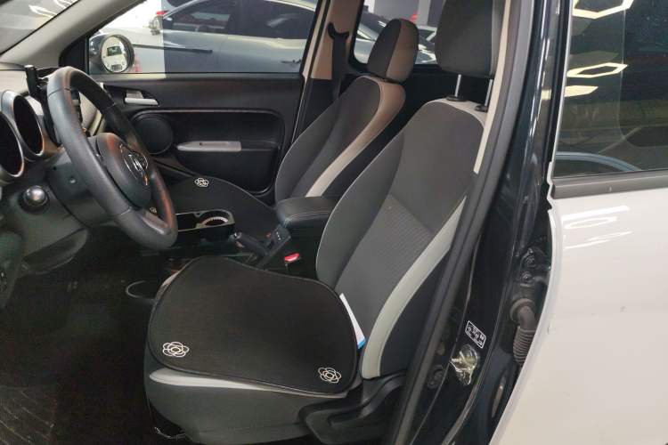 Used ORA Black Cat 2021 301 km Basic Version Left Front Seat