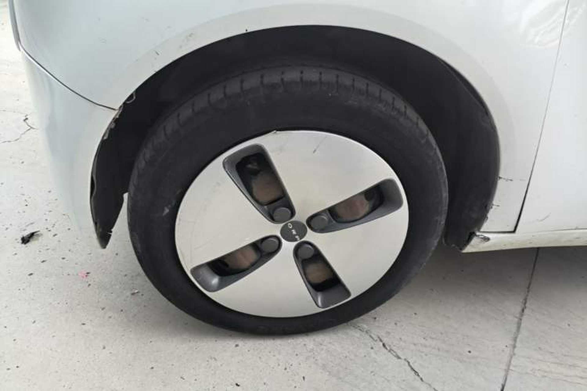 Used ORA Black Cat 2021 301 km Basic Version Left Front Wheel Hub