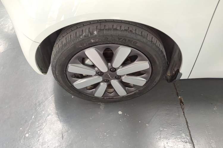 Used ORA Black Cat 2021 351 km Standard Version Left Front Wheel Hub