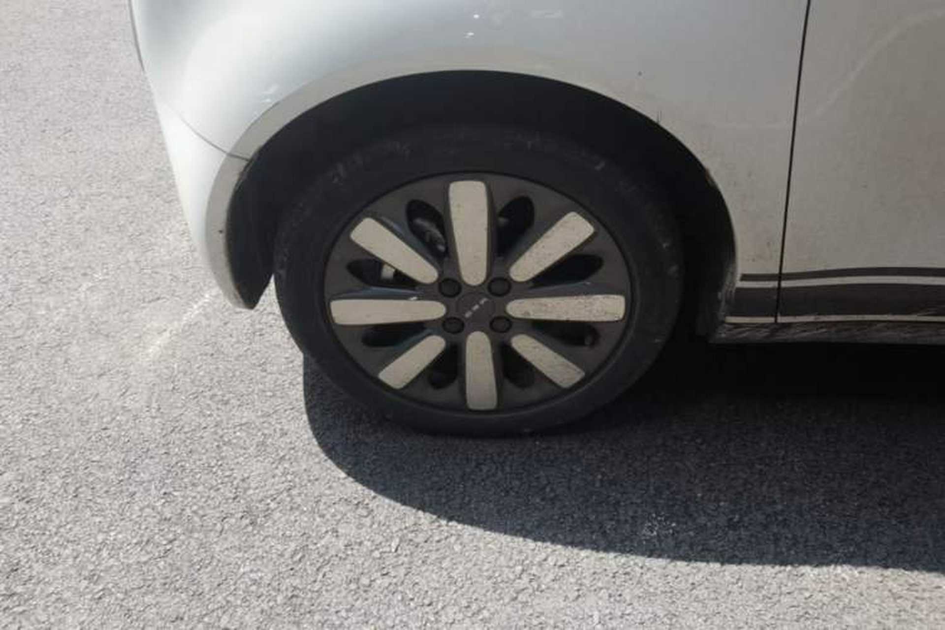 Used ORA Black Cat 2021 405 km Long-Range Version Left Front Wheel Hub