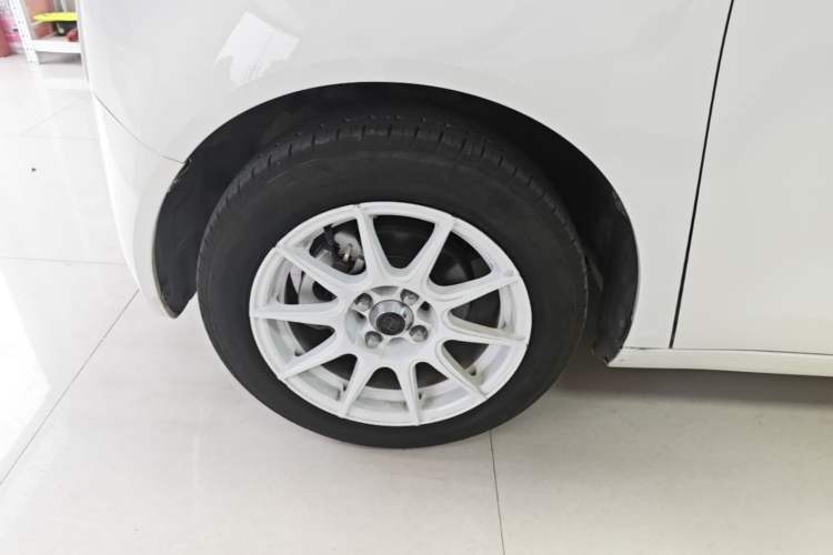 Used ORA Black Cat 2021 301 km Basic Version Left Front Wheel Hub