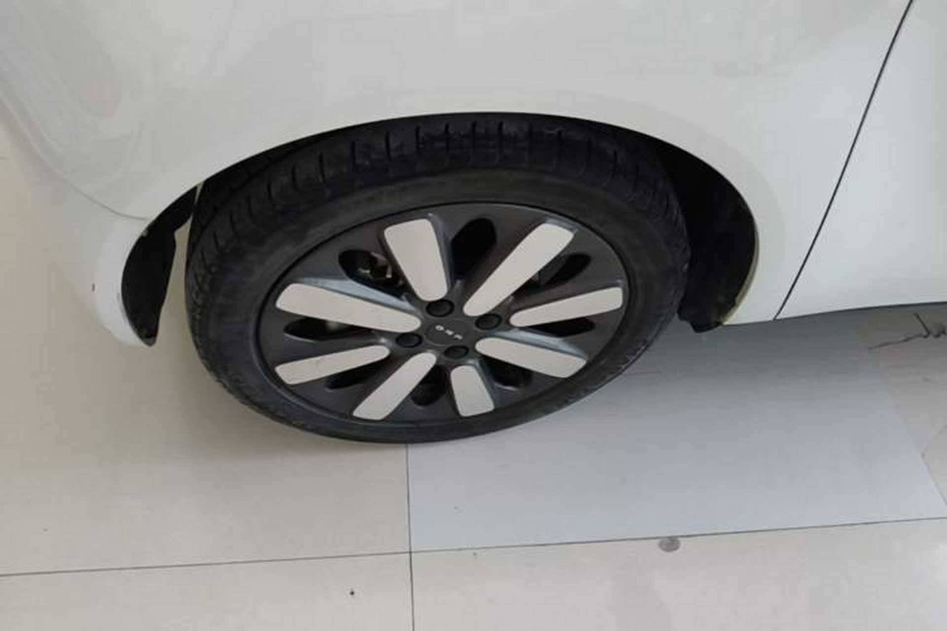 Used ORA Black Cat 2021 351 km Standard Version Left Front Wheel Hub