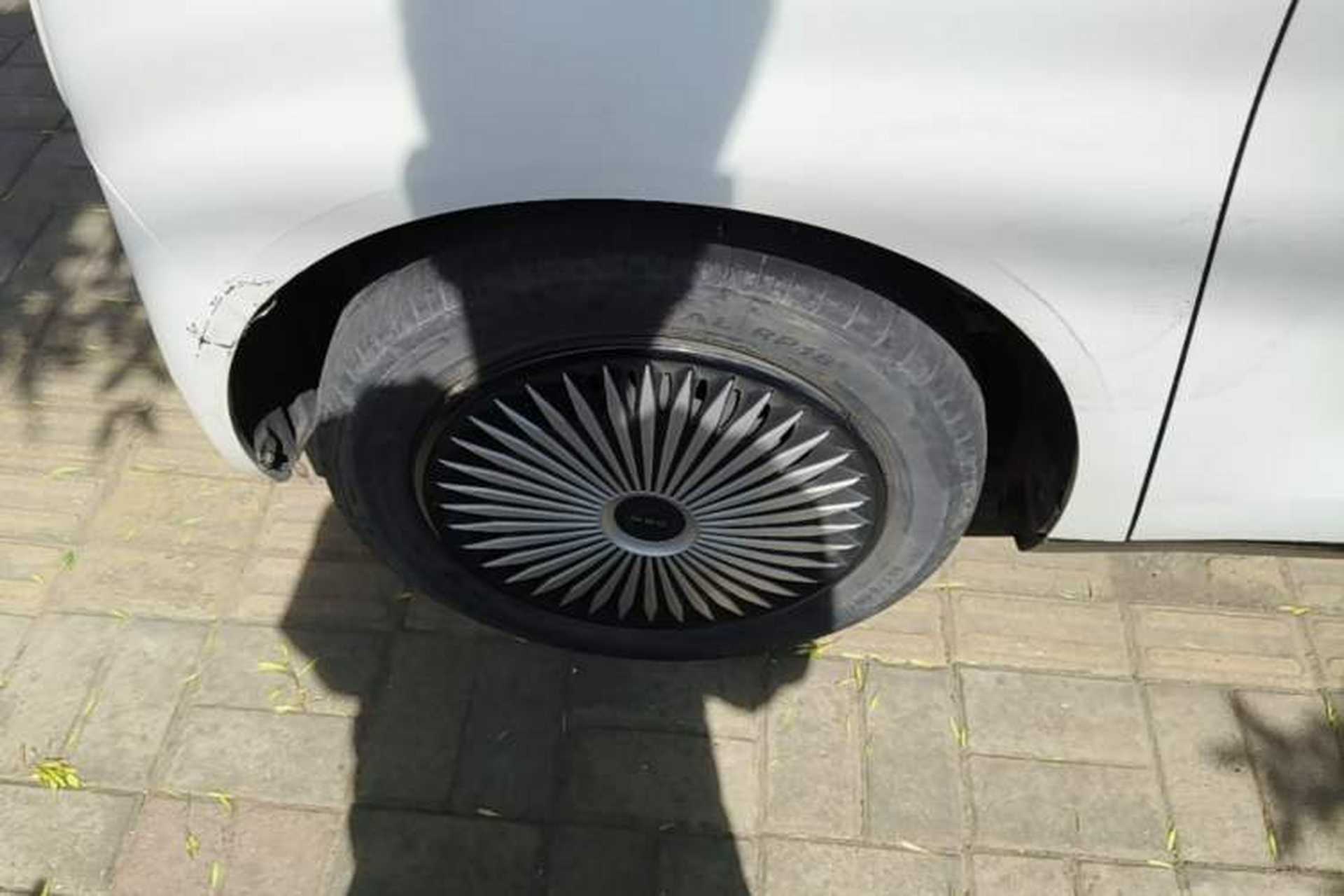 Used ORA Black Cat 2021 301 km Basic Version Left Front Wheel Hub