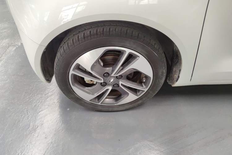 Used ORA Black Cat 2021 351 km Luxury Version Left Front Wheel Hub