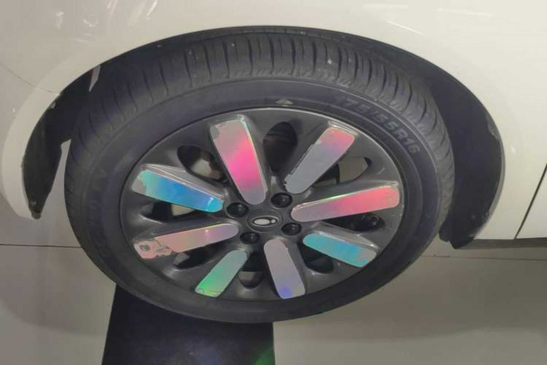 Used ORA Black Cat 2021 351 km Standard Version Left Front Wheel Hub