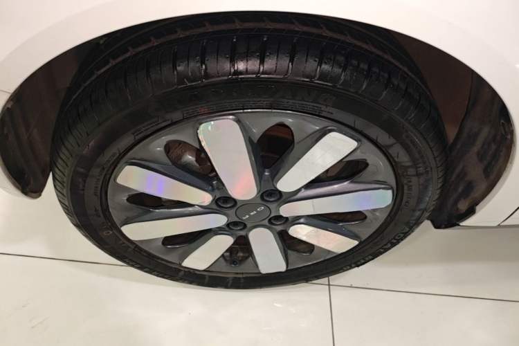 Used ORA Black Cat 2021 351 km Standard Version Left Front Wheel Hub