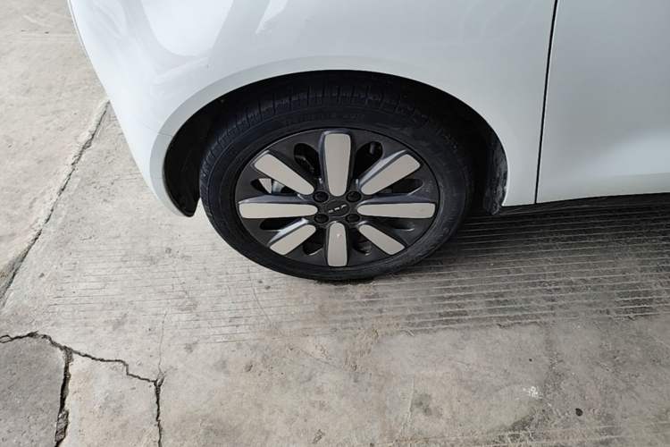 Used ORA Black Cat 2021 351 km Standard Version Left Front Wheel Hub
