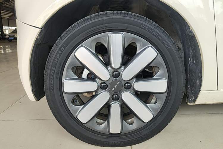 Used ORA Black Cat 2021 351 km Standard Version Left Front Wheel Hub