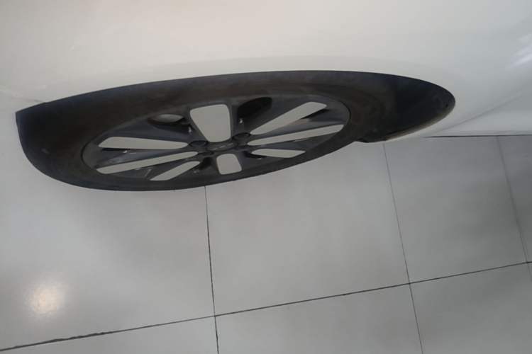 Used ORA Black Cat 2021 351 km Luxury Version Left Front Wheel Hub