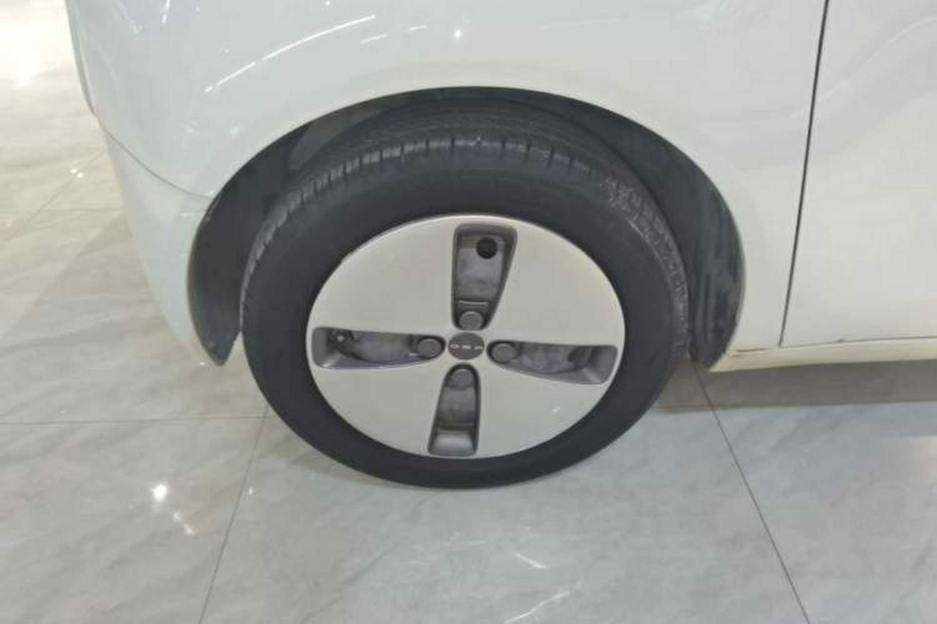 Used ORA Black Cat 2021 301 km Basic Version Left Front Wheel Hub