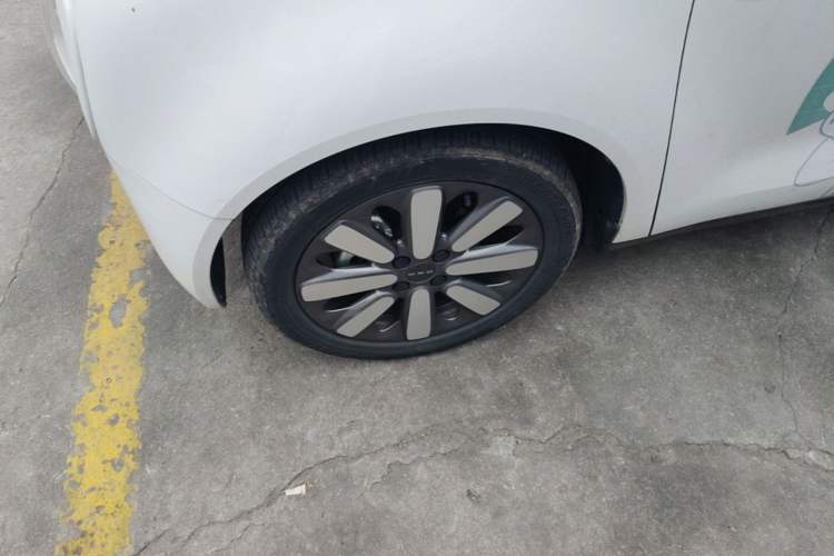Used ORA Black Cat 2021 351 km Standard Version Left Front Wheel Hub