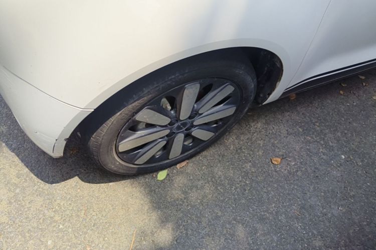 Used ORA Black Cat 2021 351 km Standard Version Left Front Wheel Hub