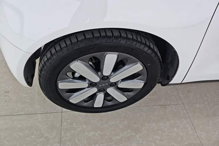 Used ORA Black Cat 2021 351 km Standard Version Left Front Wheel Hub