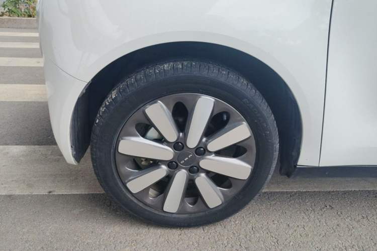 Used ORA Black Cat 2021 351 km Standard Version Left Front Wheel Hub