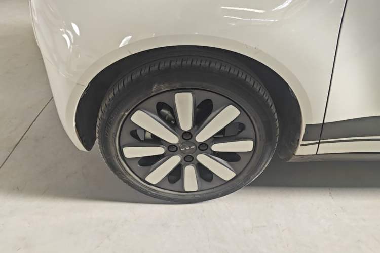 Used ORA Black Cat 2021 351 km Standard Version Left Front Wheel Hub