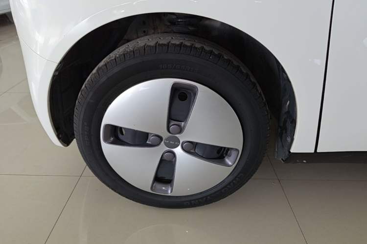 Used ORA Black Cat 2021 301 km Basic Version Left Front Wheel Hub
