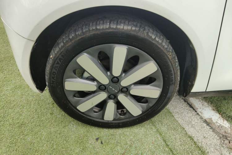 Used ORA Black Cat 2021 405 km Long-Range Version Left Front Wheel Hub