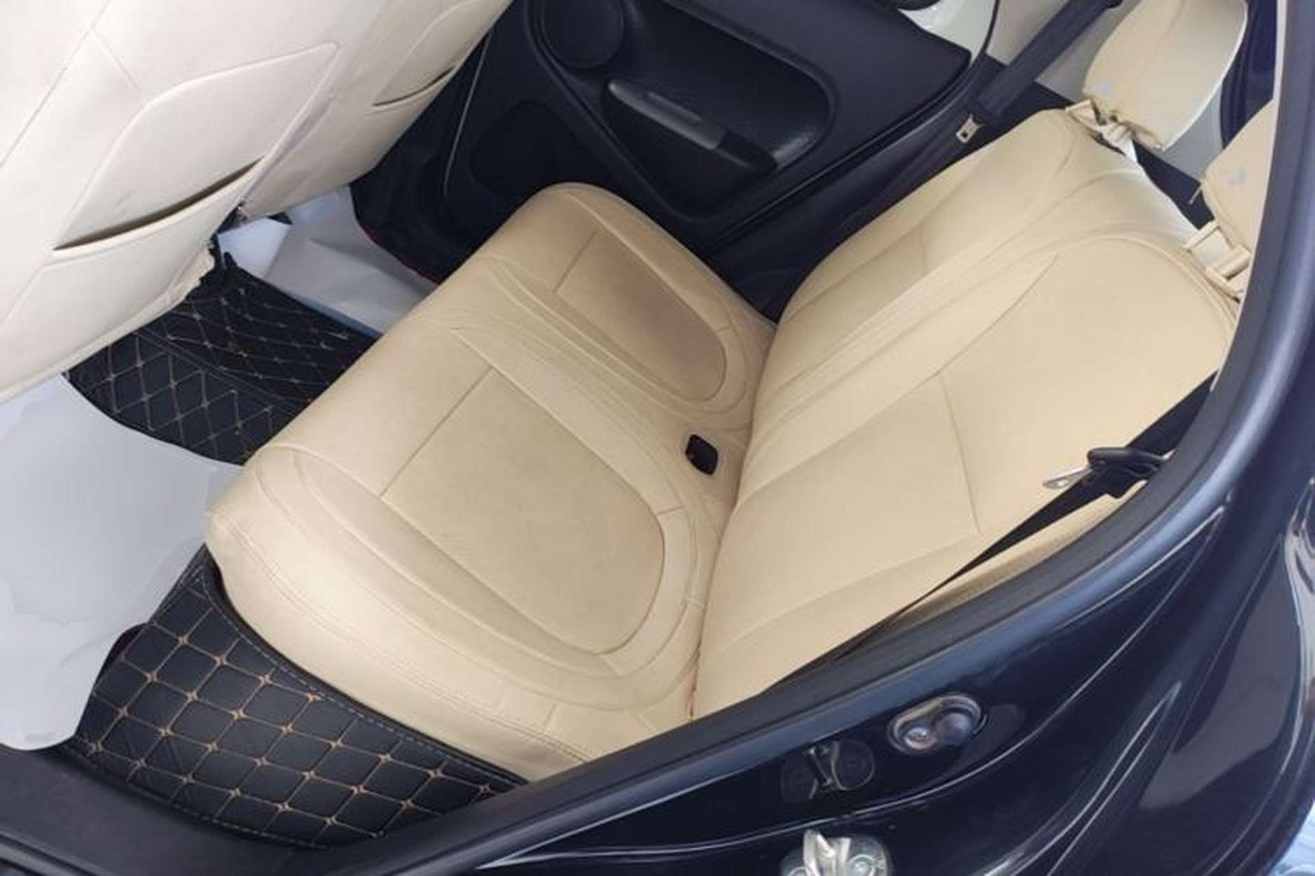 Used ORA Black Cat 2021 351 km Luxury Version Left Rear Seat