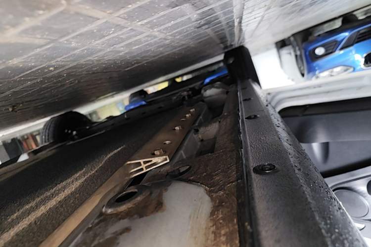 Used ORA Black Cat 2021 301 km Basic Version Left Side Sill