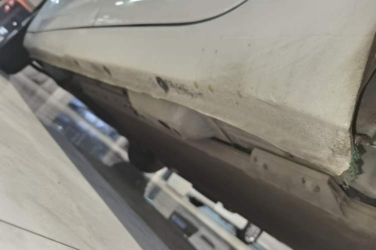 Used ORA Black Cat 2021 301 km Basic Version Left Side Sill