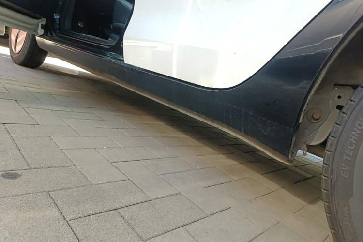 Used ORA Black Cat 2021 301 km Basic Version Left Side Sill