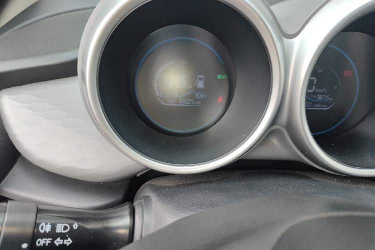 Used ORA Black Cat 2021 301 km Basic Version Odometer Close Up