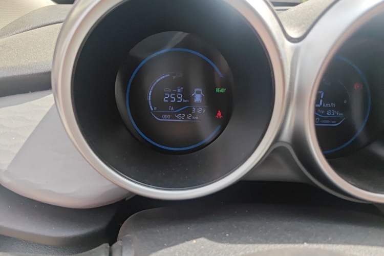 Used ORA Black Cat 2021 301 km Basic Version Odometer Close Up