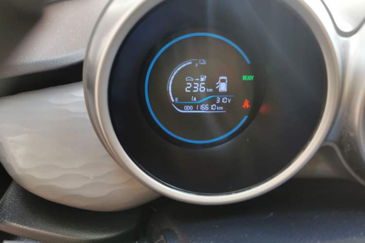 Used ORA Black Cat 2021 301 km Basic Version Odometer Close Up