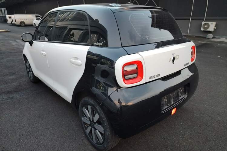 Used ORA Black Cat 2021 351 km Luxury Version Rear Left 45 Deg