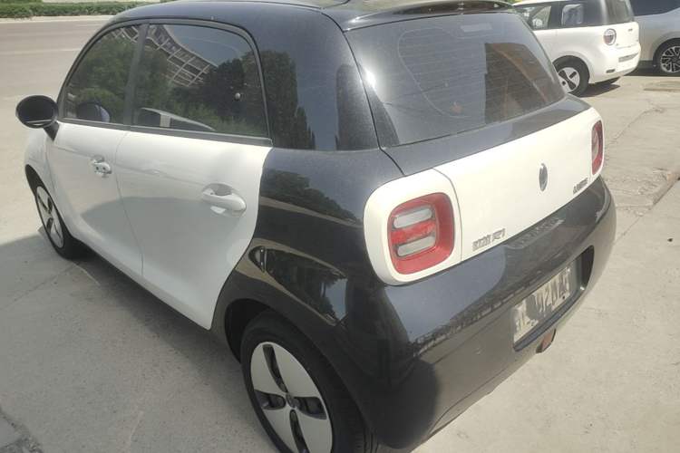 Used ORA Black Cat 2021 301 km Basic Version Rear Left 45 Deg