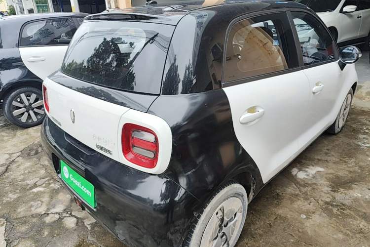 Used ORA Black Cat 2021 301 km Basic Version Rear Right 45 Deg