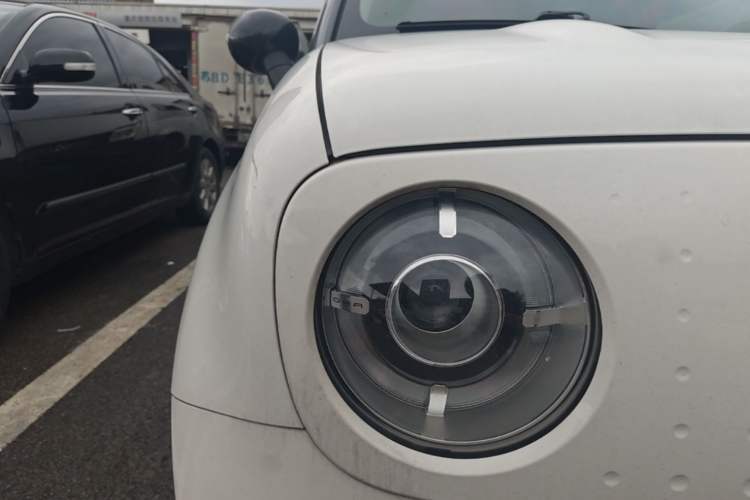 Used ORA Black Cat 2021 351 km Luxury Version Right Front Headlight