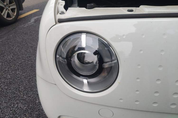 Used ORA Black Cat 2021 351 km Standard Version Right Front Headlight