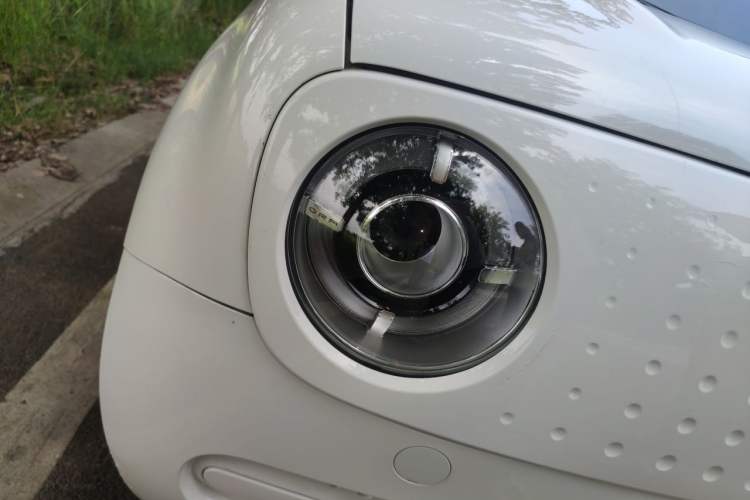 Used ORA Black Cat 2021 301 km Basic Version Right Front Headlight